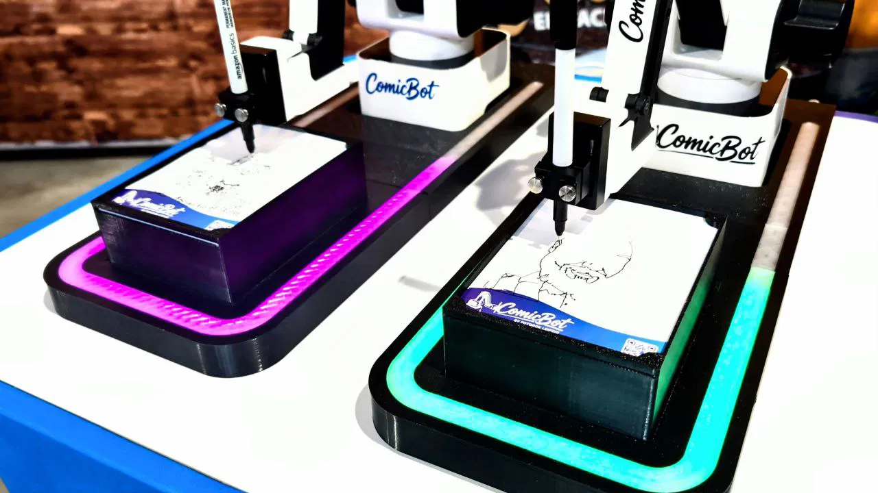 ComicBot Zeichenroboter in Aktion